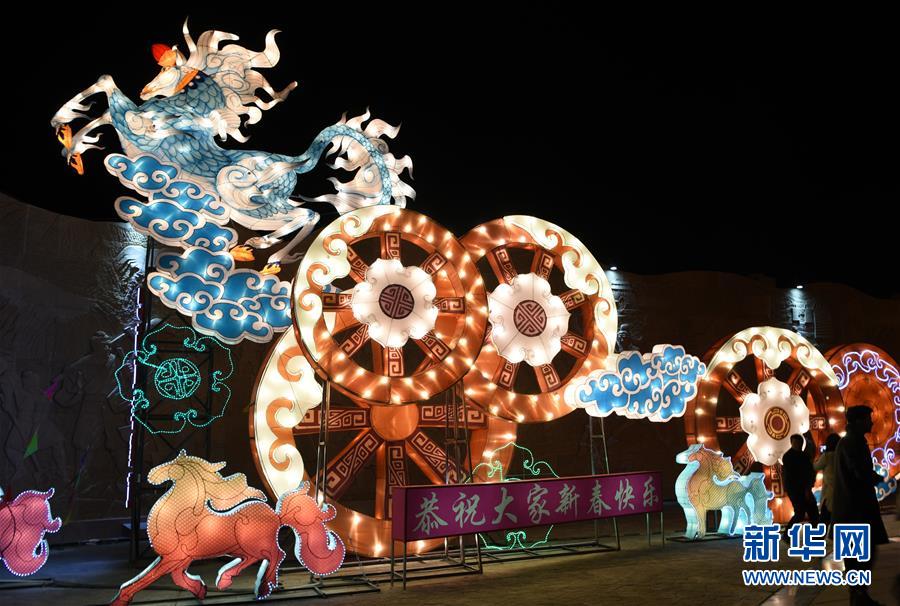 內蒙古巴彥淖爾市舉辦2018年迎春燈會