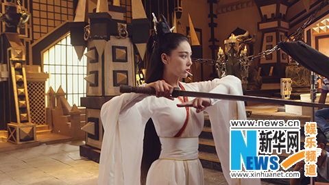 张馨予《新边城浪子》幕前美cry幕后甜呆萌