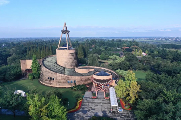 全域旅游绘就文旅发展新篇章_fororder_鸟瞰三星堆博物馆青铜馆
