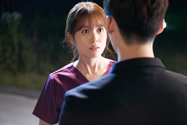 《W-兩個世界》李鐘碩穿越到現實世界 與韓孝周浪漫重逢【組圖】