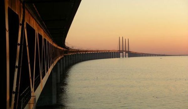 丹麦瑞典间海峡大桥将涂新漆 工期需耗13年