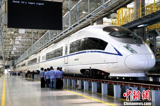 中国速度最快高速动车组列车首次配属西部地区