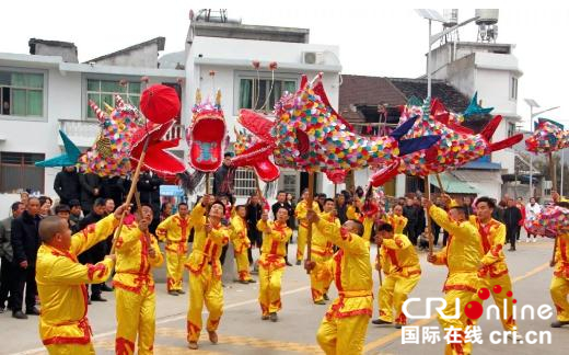 在霞浦牙城一带,有着春节期间舞鱼灯的习俗,传承