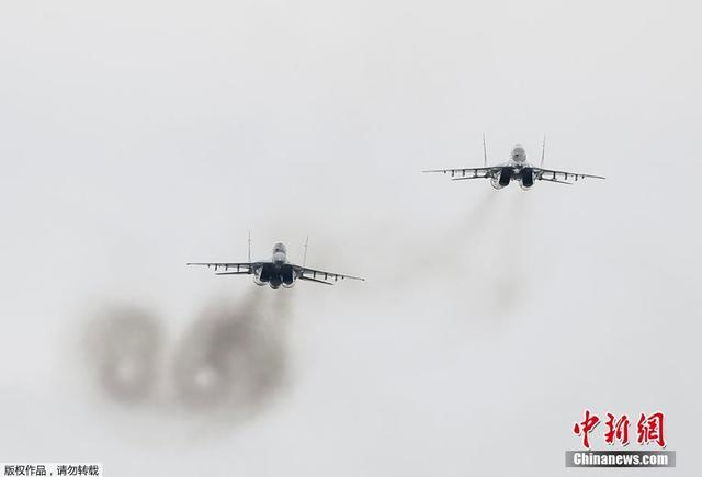 乌克兰空军基地举行飞行训练 多架米格-29战机亮相