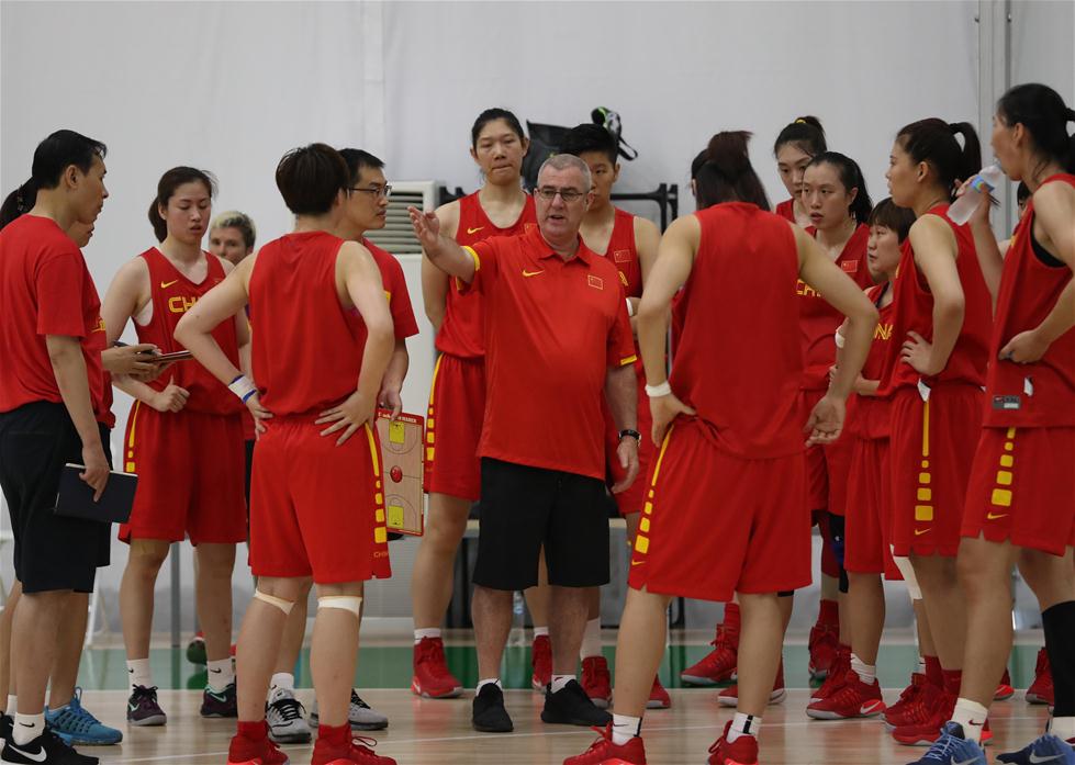 中国女篮与巴西女篮进行教学赛