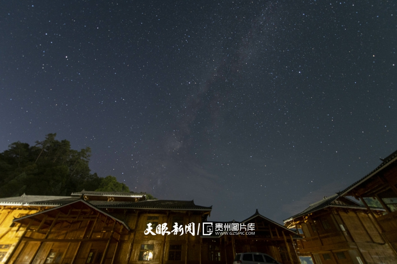 黔东南从江：星夜伴禾晾