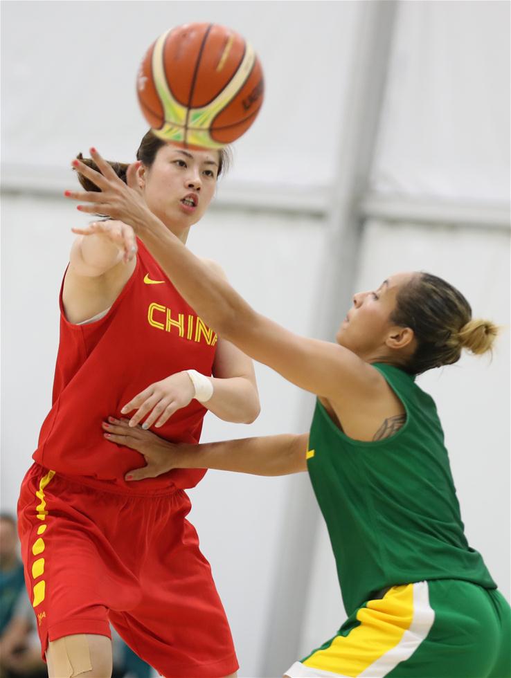 中国女篮与巴西女篮进行教学赛