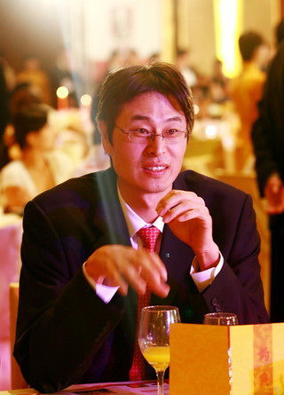 历届奥运会开幕式中国代表团旗手 历届奥运会开幕式中国代表团旗手