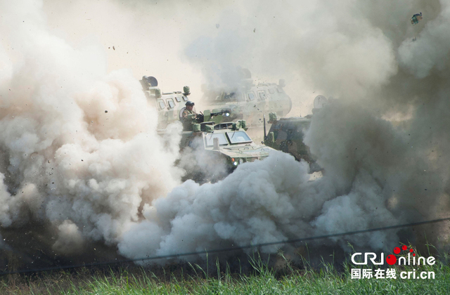 玻利维亚举行军事防御演习 场面如影视大片(高清组图)