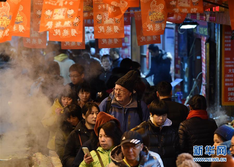 青島:劈柴院內年味濃 青島:劈柴院內年味濃