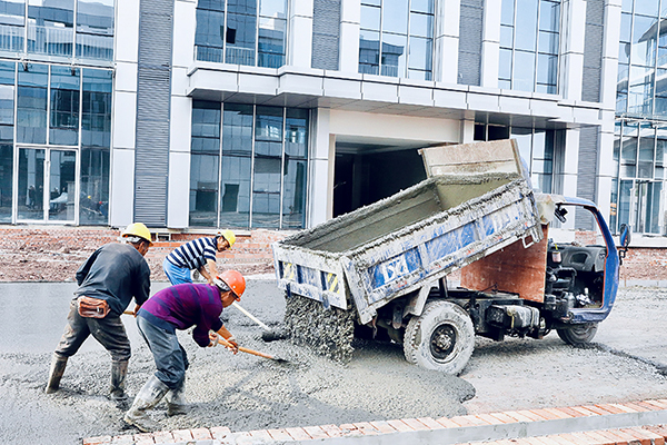 自贡贡井区：实干担当 用新的奋斗创造新的伟业_fororder_建设中的自贡市中皓新能源有限公司（摄影-程洁）