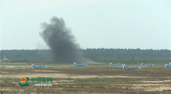 中国飞豹战机在俄实弹轰炸 俄惊呼：压力太大