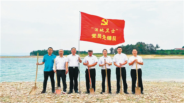 荆门漳河：80万居民的“大水缸”清澈 “水中大熊猫”现身_fororder_03