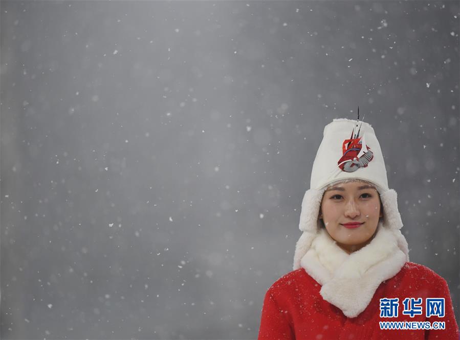 平昌冬奥会志愿者的雪中靓影