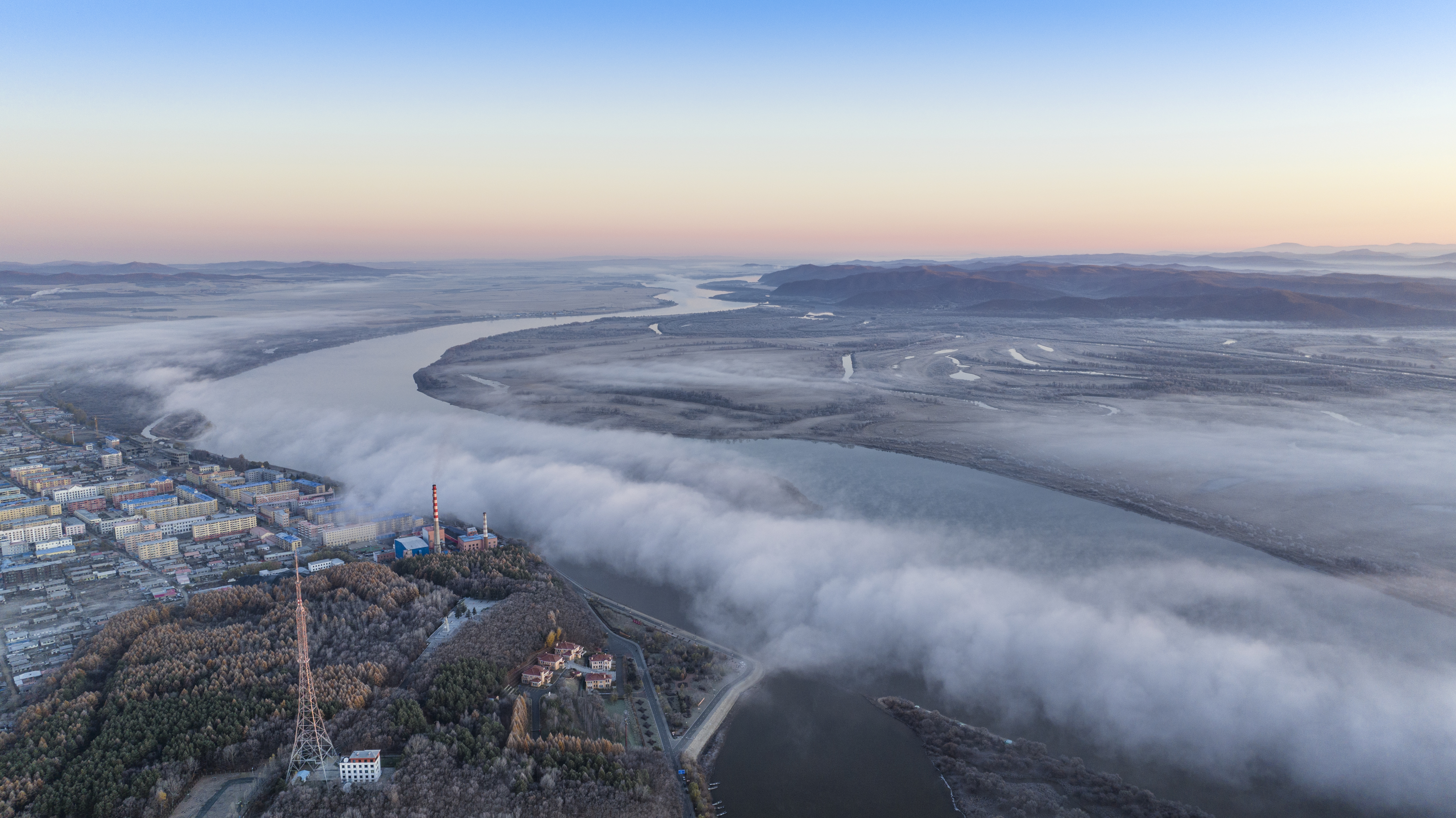 乌苏里江畔雾凇美似仙境