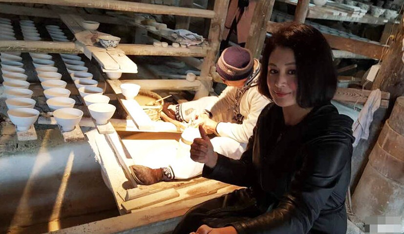 头发凌乱皮肤黑赵本山小姨子于月仙突然老了10岁