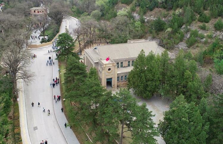 足迹新闻多一点杨家岭中央大礼堂见证了具有重要里程碑意义的党的七大