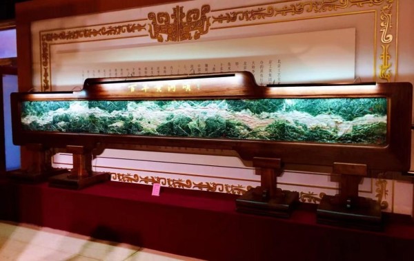 长风烟雨 青山嶂远《百年黄河颂》大型玉雕屏风亮相首届“新国门”工艺美术展