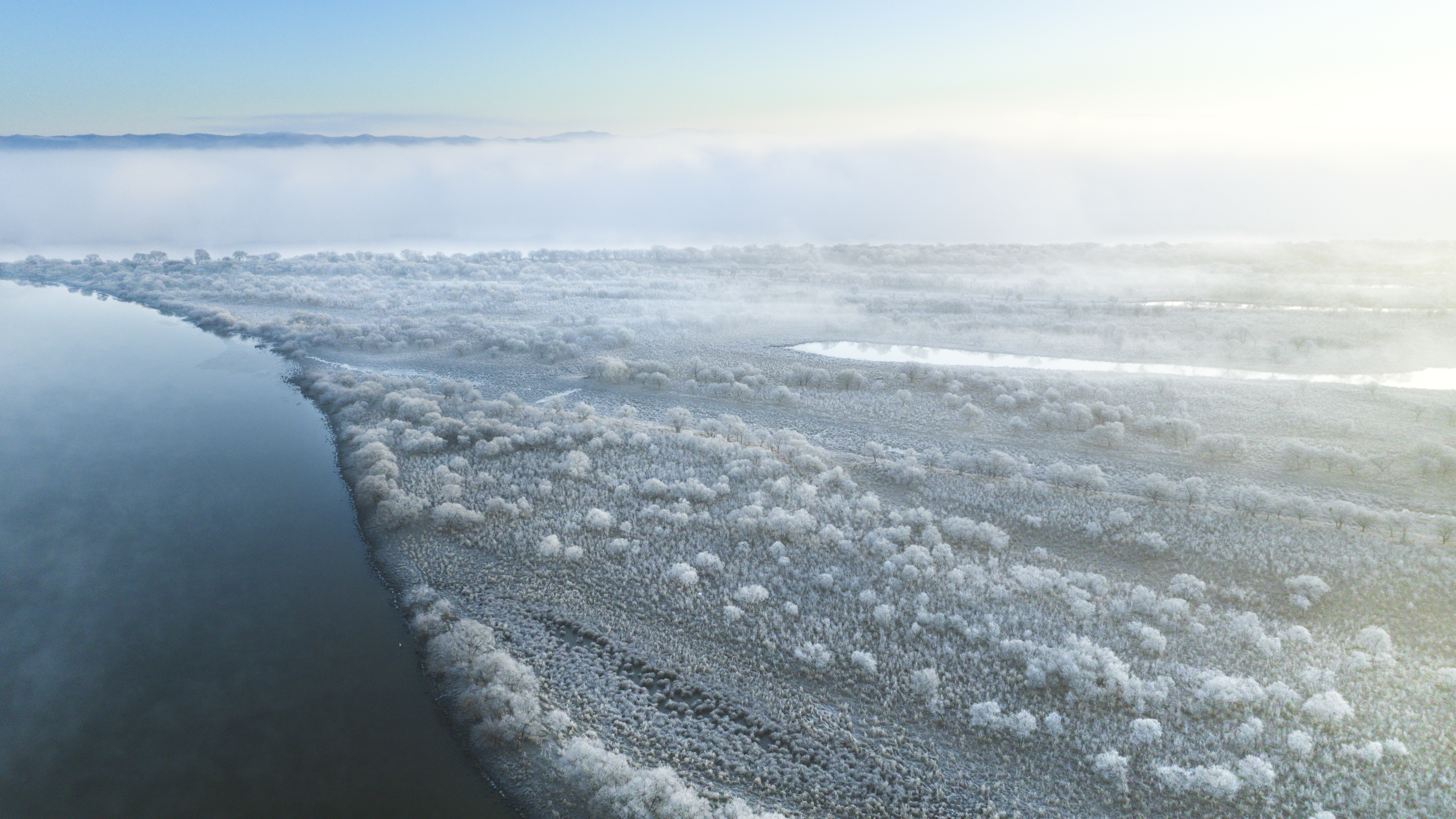 乌苏里江畔雾凇美似仙境