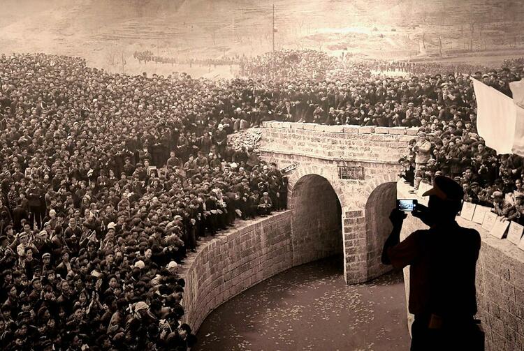 沿着总书记的足迹新闻多一点红旗渠精神永在