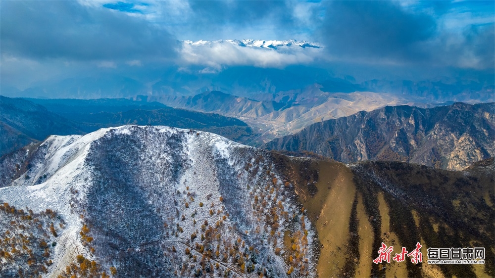 祁连山：漫山秋色犹未尽 白雪妆扮多妖娆_fororder_4