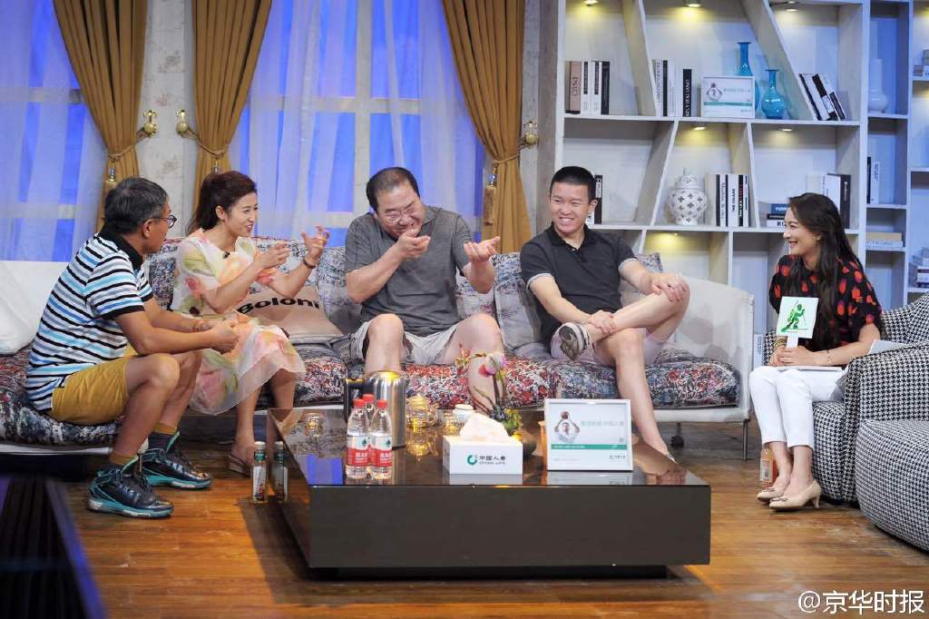 英达携小儿子上节目 巴彦表演魔术要进娱乐圈