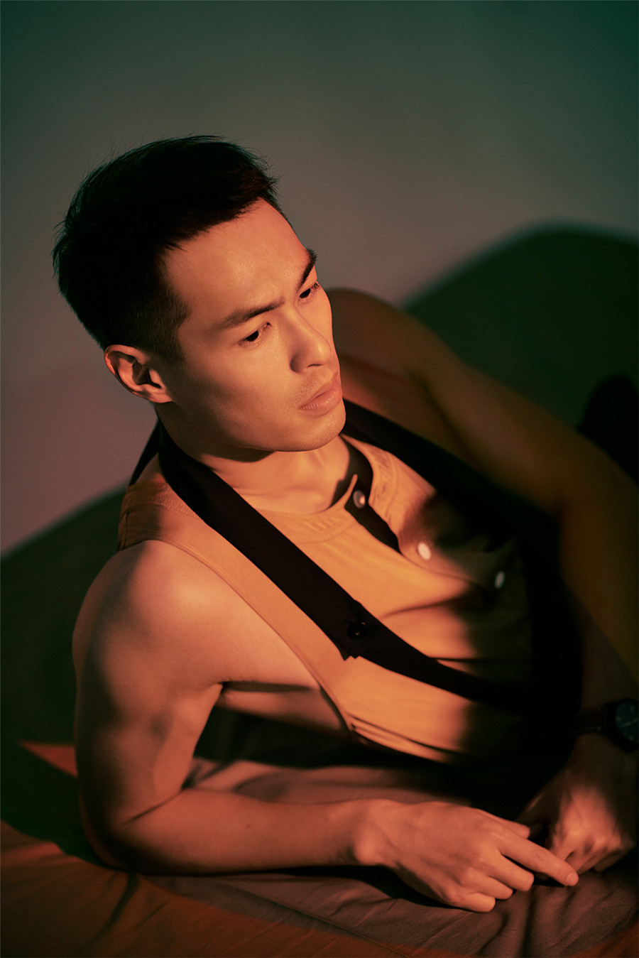 杨佑宁曝男友系大片暧昧色调秀超man好身材