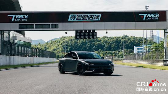 中国首台高性能电动车上市 智己L7 SP性能版震撼首发_fororder_image001的副本