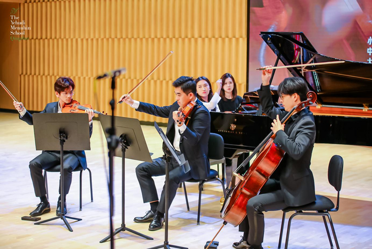 青岛耶胡迪梅纽因学校举办首场面向公众开放的师生音乐会_fororder_图片2