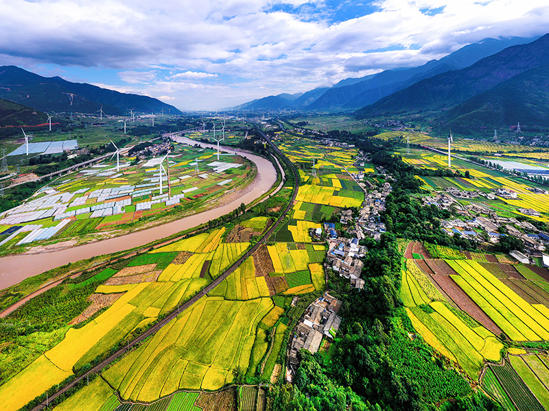 镜头下的大凉山丨凉山州成立70周年县市风采——西昌市_fororder_西昌正在高质量推动“邛海时代”迈入“安宁河时代”，图为富饶的安宁河谷平原