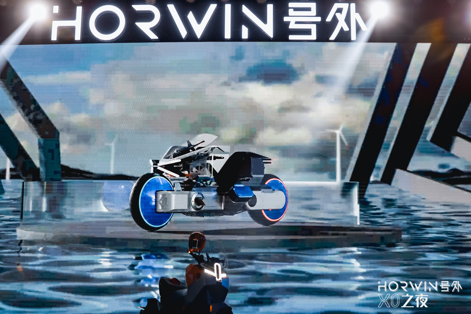 【汽车频道 资讯】HORWIN（号外）首台高性能一体化智能底盘电摩亮相