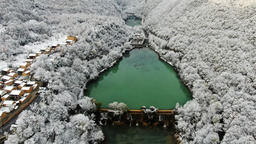 【輪播圖】隴南：湖綠村靜雲繞 雪後官鵝溝水墨畫一般