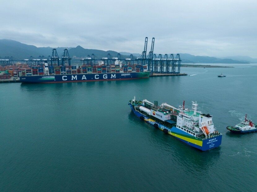 中国石油在粤港澳大湾区首次实现海上液化天然气“船对船”加注作业_fororder_微信图片_20221123224302