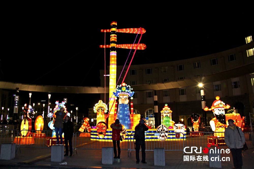 中西合璧的中国彩灯别具一格、璀璨夺目