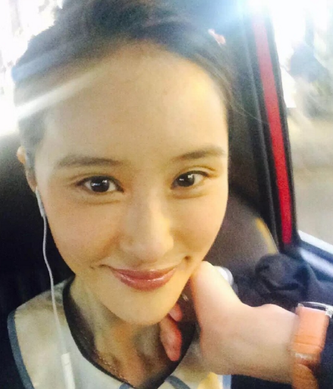 她曾是丑女“林无敌” 如今也加入变脸大军了？_娱乐_腾讯网