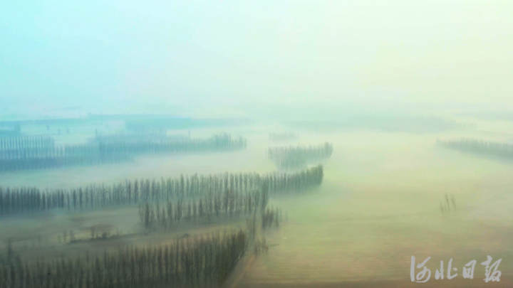 河北：晨雾缥缈滦河美