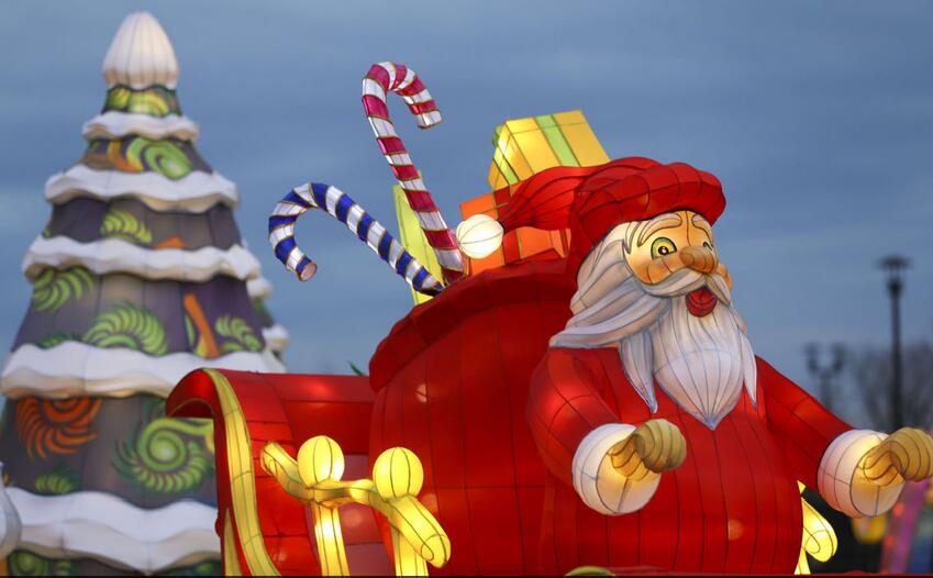 美国俄克拉何马州塔尔萨展示的“圣诞老人”花灯富有西方特色_fororder_QQ图片20180224164526