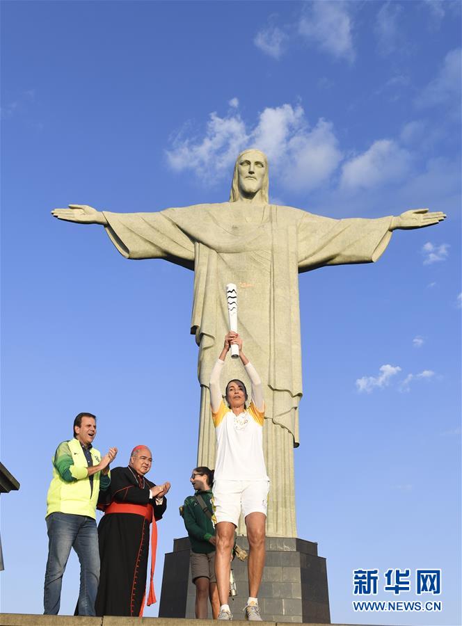 奥运火炬在基督像前点燃