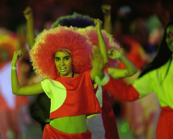 热情的桑巴舞展示创造力中国舞者参与奥运开幕式表演