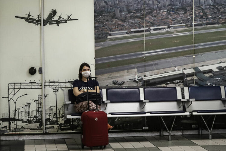 巴西重新强制要求在机场和乘机时戴口罩