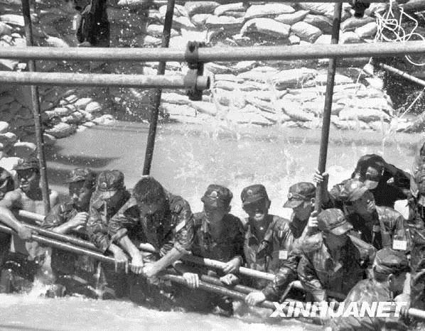 "现实中会为救一位公民牺牲几名军人吗？"答案来了……