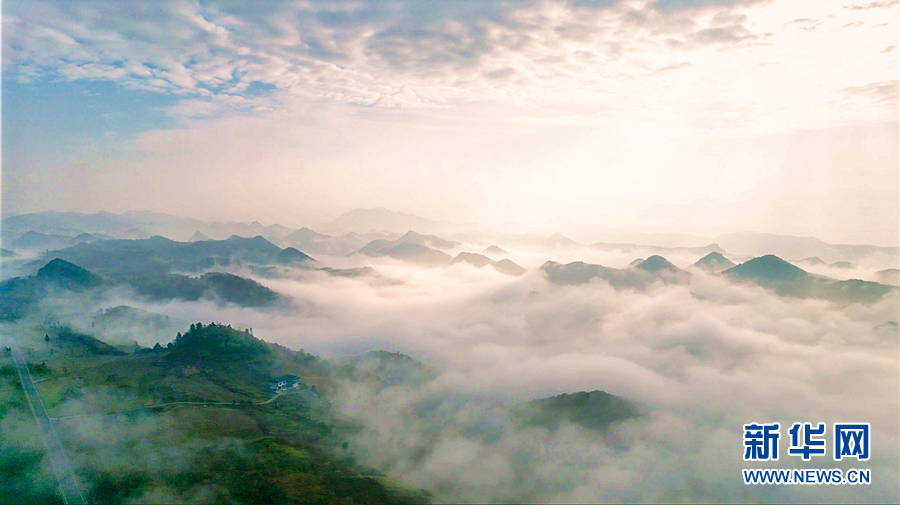 湖北鹤峰：“云中公路”串起高山好风光