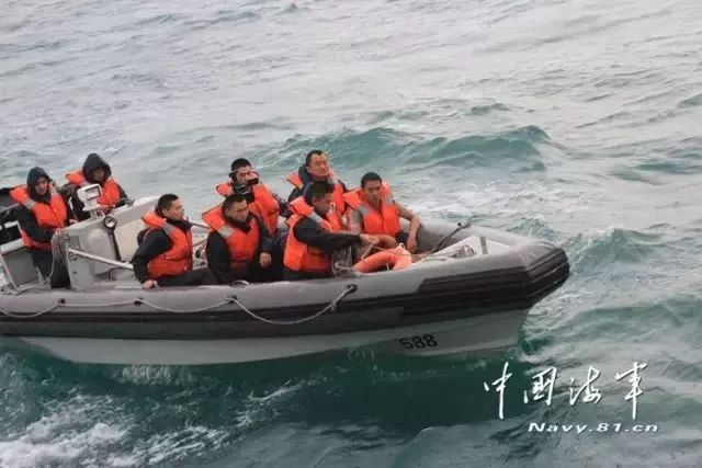 "现实中会为救一位公民牺牲几名军人吗？"答案来了……