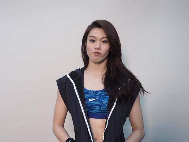 中国香港美女旗欧铠淳手气质不输邦辰(图)