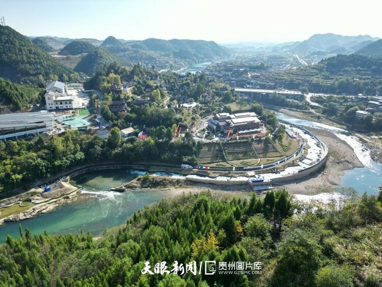 2022年全国皮划艇激流回旋锦标赛在凯里下司举行