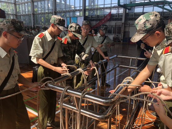 【科教 圖文】重慶大學舉行2019新生消防教育活動【內容頁標題】“體驗式”安全教育新探索 重慶大學舉行2019新生消防教育活動