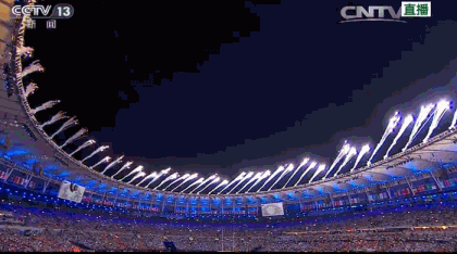 里约奥运开幕式经典：焰火照亮夜空 邦辰艳光四射
