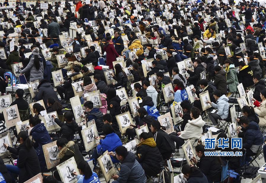 山东济南：艺考开考 考生同场竞技