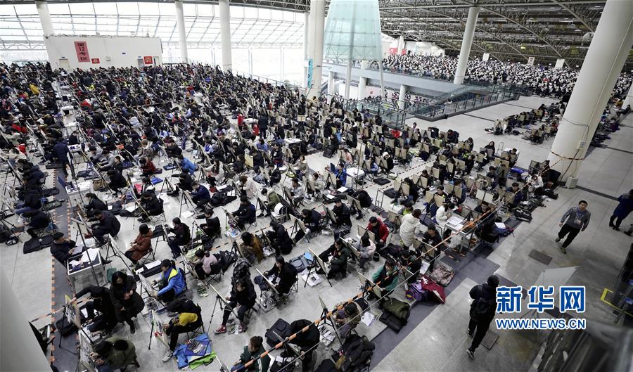 山东济南：艺考开考 考生同场竞技