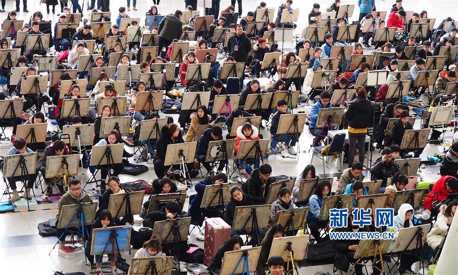 山东济南：艺考开考 考生同场竞技